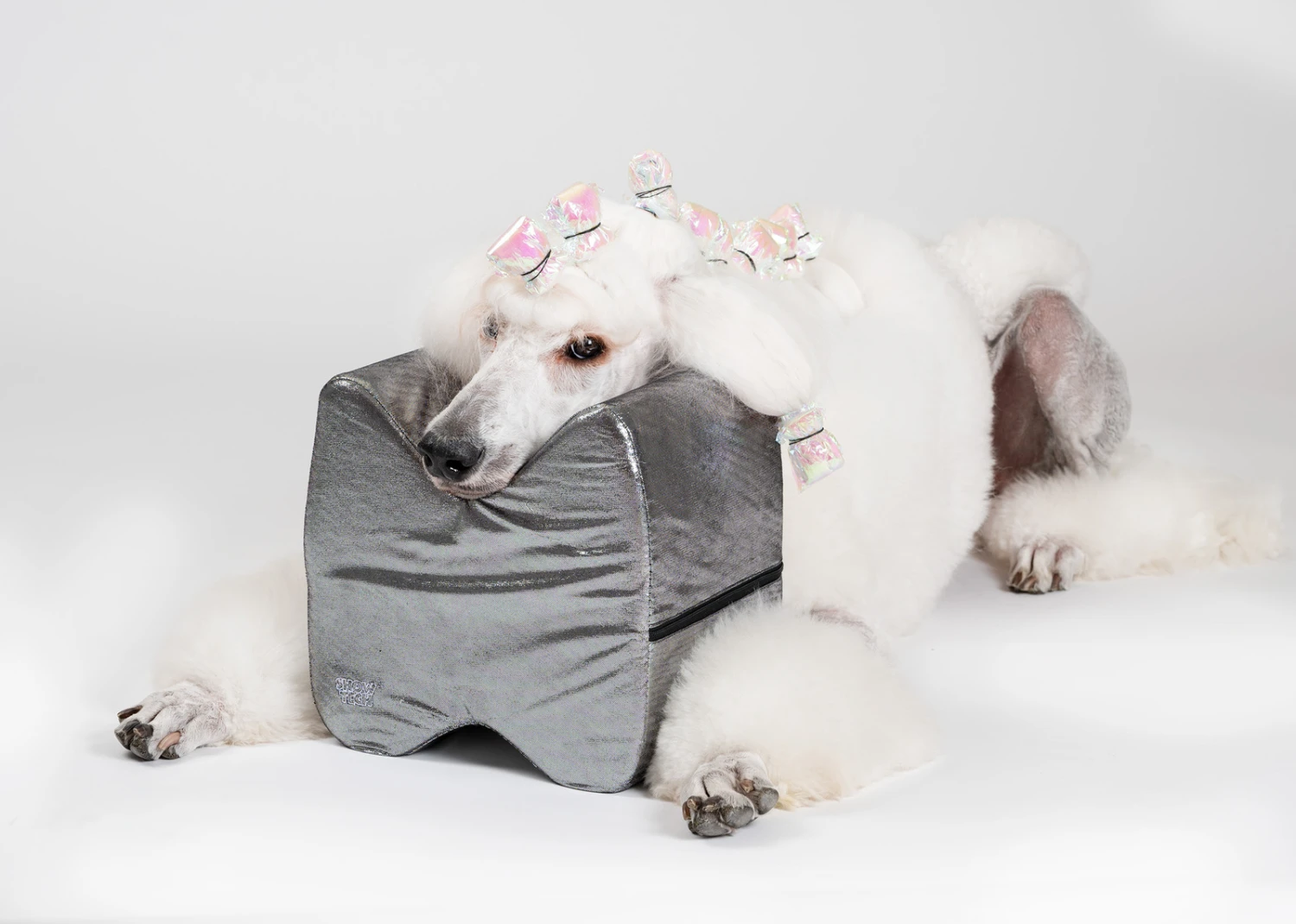 Show Tech Topknot Cushion Pillow Glitzy Black - Large 4 Show Tech Topknot Cushion Pillow Glitzy Black - Large - Image 4